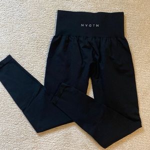 NVGTN Black Solid Seamless Leggings Small